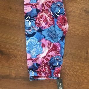 Agnes and Dora XL leggings